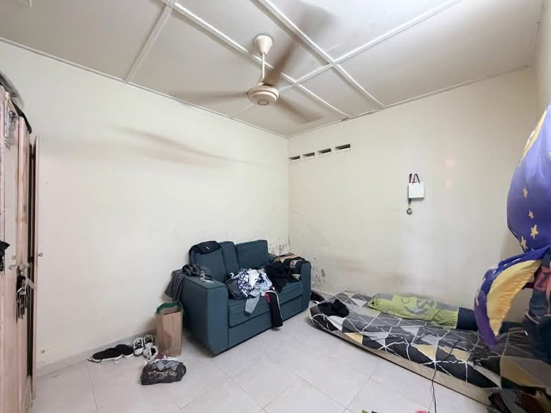 1-storey Terraced House for Sale in Taman Dahlia (Tampoi) - Jacob Chua - Living Room - PropertyGuru.com.my
