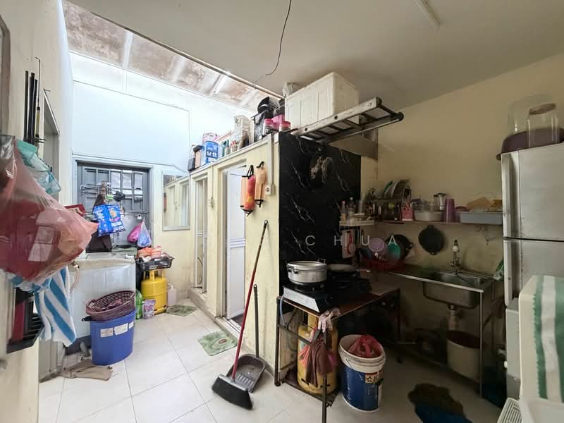 1-storey Terraced House for Sale in Taman Dahlia (Tampoi) - Jacob Chua - Kitchen - PropertyGuru.com.my