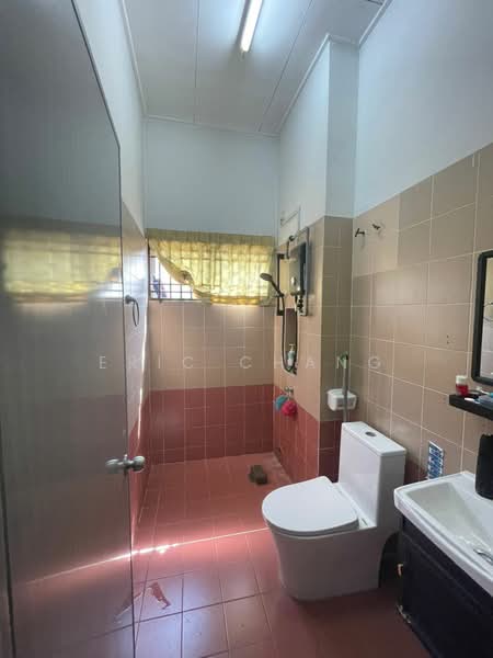 Semi-Detached House for Sale in Kapar (Selangor) - Eric Chang - Bathroom - PropertyGuru.com.my