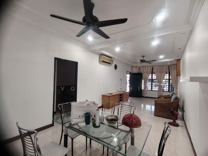 1-storey Terraced House for Rent in Taman Putri Kulai (Kulai) - Evonne Chia - Living Room - PropertyGuru.com.my
