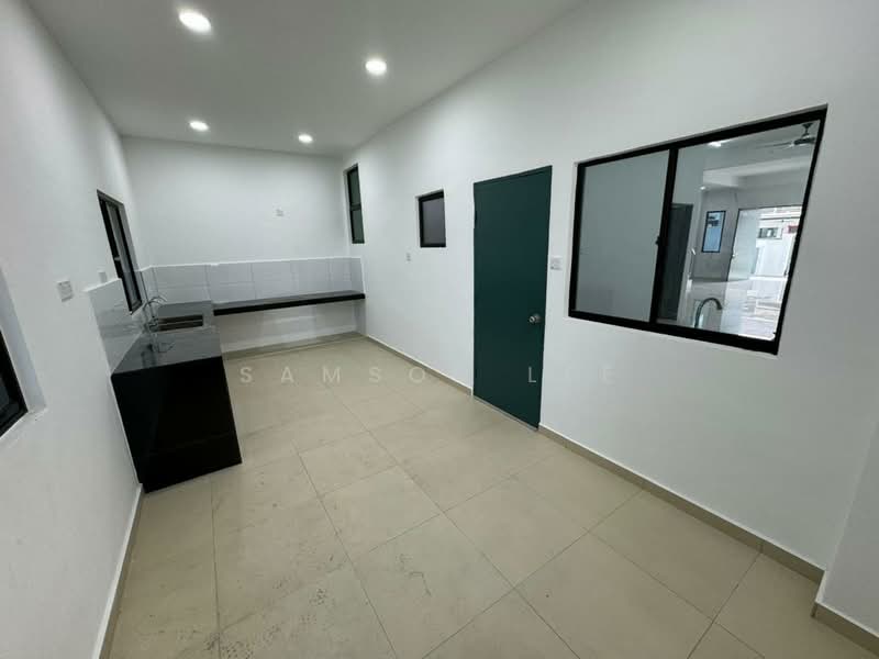 Semi-Detached House for Sale in Taman Scientex Rawang (Rawang) - Samson Lee - Kitchen - PropertyGuru.com.my