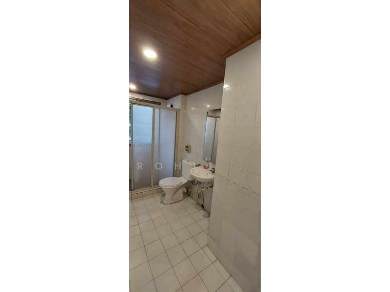 Condominium for Rent at Pantai Panorama Condominiums - Rohit . - Bathroom - PropertyGuru.com.my