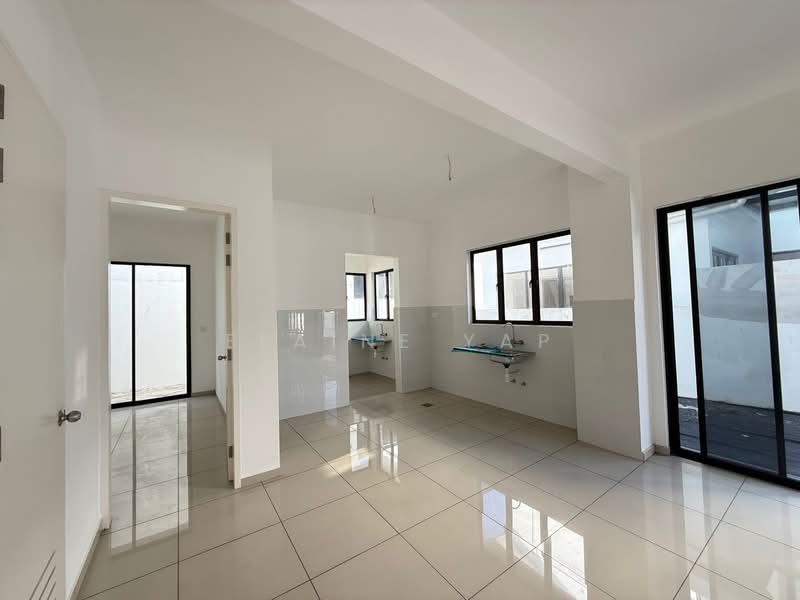 Cluster House for Sale in Seksyen U13 (Setia Alam) - Elaine Yap - Kitchen - PropertyGuru.com.my
