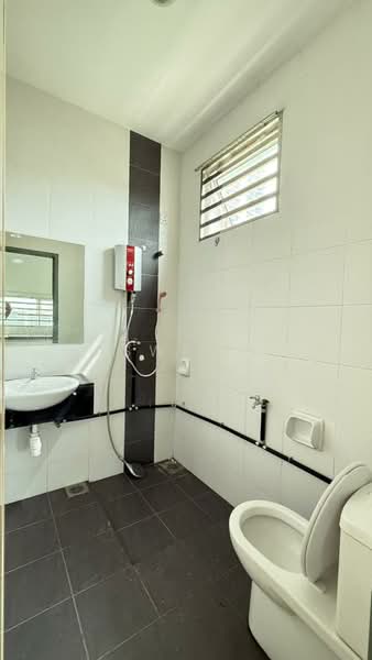 Semi-Detached House for Sale in Relau (Sungai Ara) - Aswad . - Bathroom - PropertyGuru.com.my