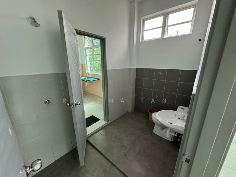 Semi-Detached House for Sale in Pulau Gadong (Klebang) - Ramona Tan - Bathroom - PropertyGuru.com.my
