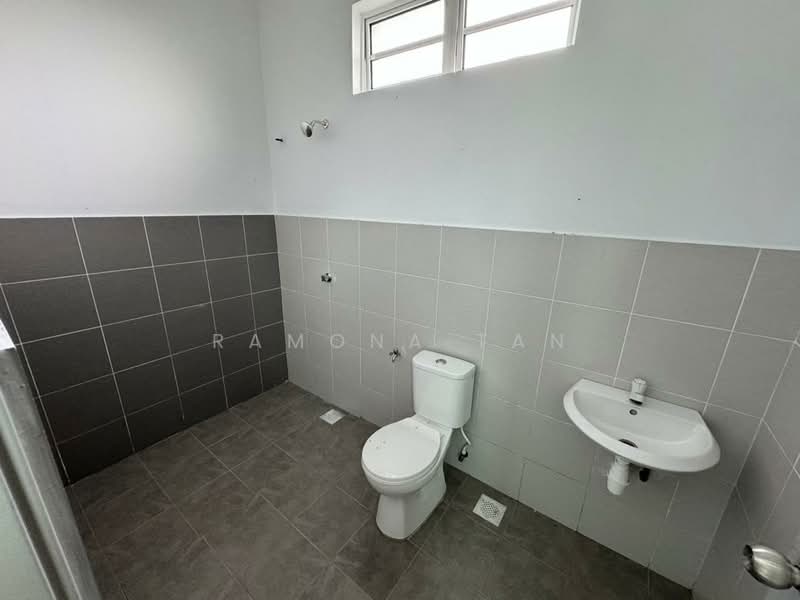 Semi-Detached House for Sale in Pulau Gadong (Klebang) - Ramona Tan - Bathroom - PropertyGuru.com.my