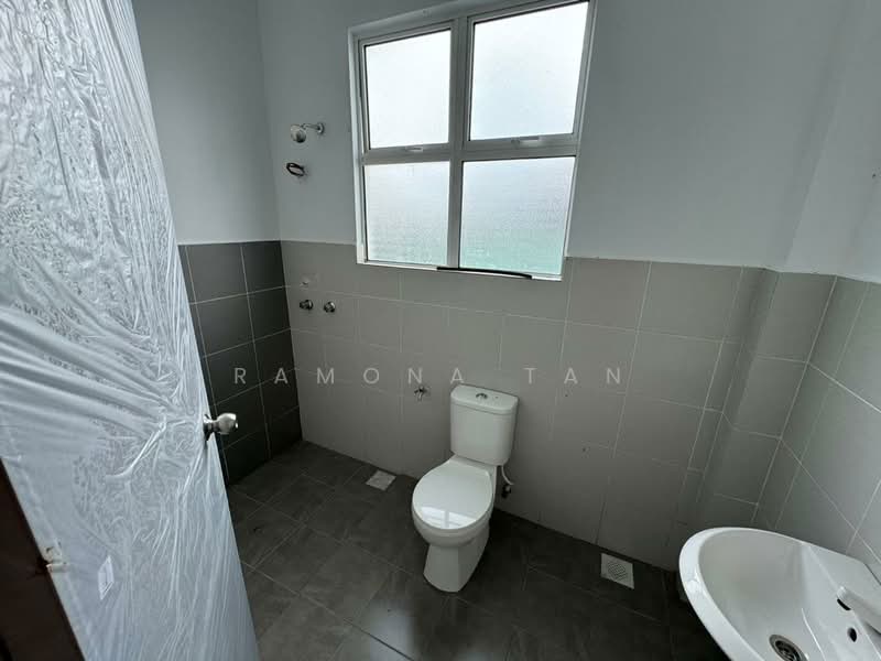 Semi-Detached House for Sale in Pulau Gadong (Klebang) - Ramona Tan - Bathroom - PropertyGuru.com.my