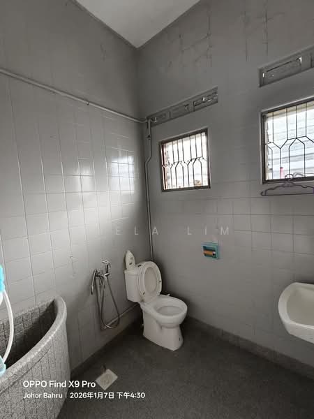 Semi-Detached House for Sale in Taman Sentosa (Johor Bahru) - Shela Lim - Bathroom - PropertyGuru.com.my