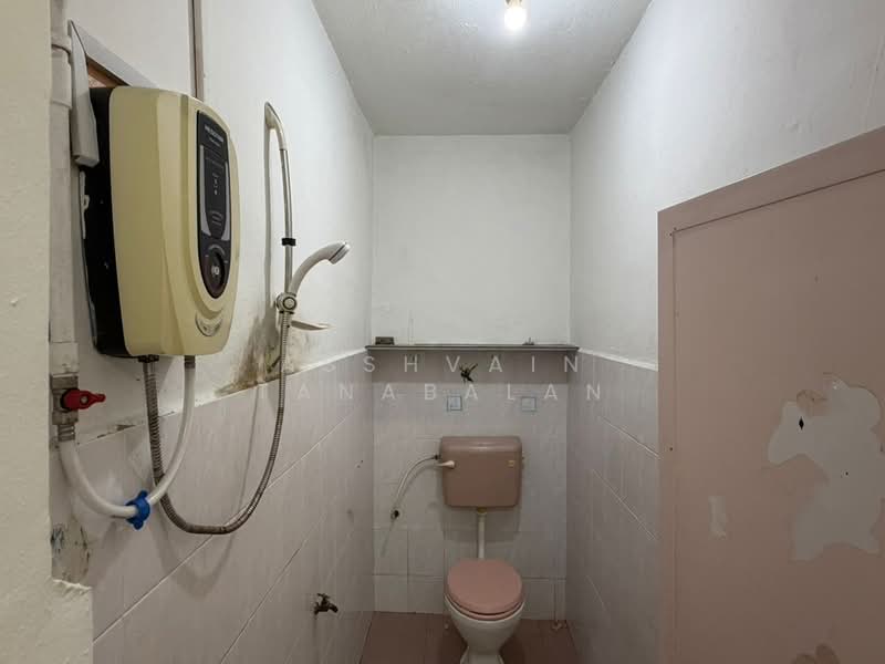 Taman Skudai Baru untuk Untuk Disewa - RM 1,450 /bulan, Mac 2026 - Bathroom - PropertyGuru.com.my