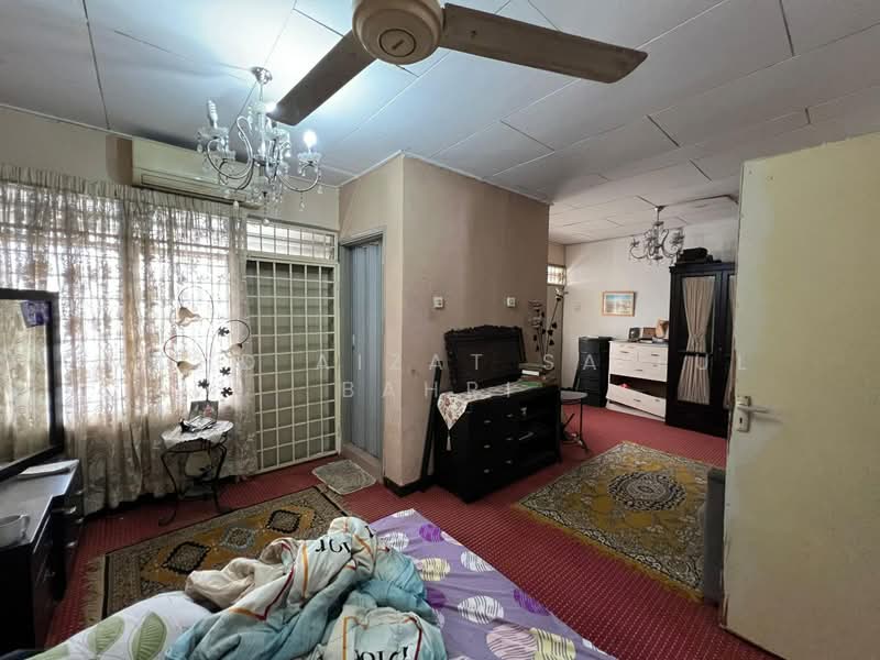 2-storey Terraced House for Sale in Taman Keramat (Ulu Kelang) - Mohd Aizat Saiful Bahri - Bedroom - PropertyGuru.com.my