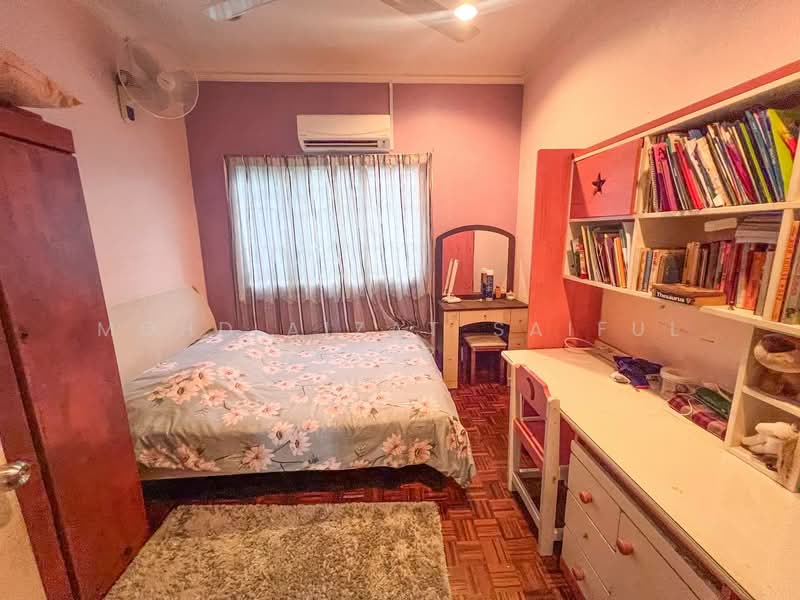 Bungalow for Sale in Ampang (Selangor) - Mohd Aizat Saiful Bahri - Bedroom - PropertyGuru.com.my