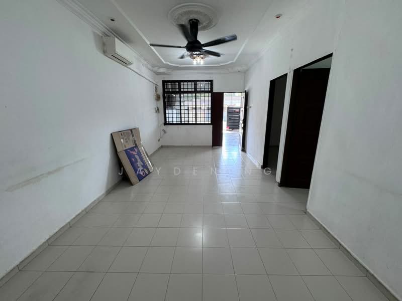 1-storey Terraced House for Sale in Taman Johor (Tampoi) - Jayden Ng - Living Room - PropertyGuru.com.my