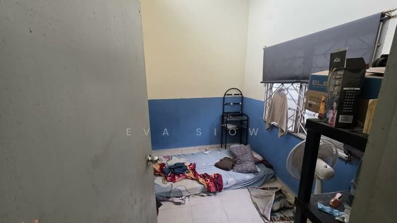 1-storey Terraced House for Sale in Taman Johor (Tampoi) - Eva Siow - Bedroom - PropertyGuru.com.my