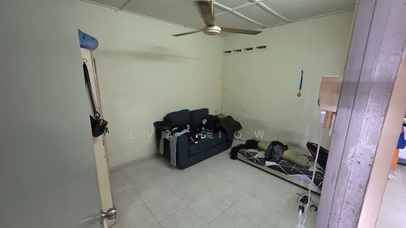 1-storey Terraced House for Sale in Taman Johor (Tampoi) - Eva Siow - Living Room - PropertyGuru.com.my