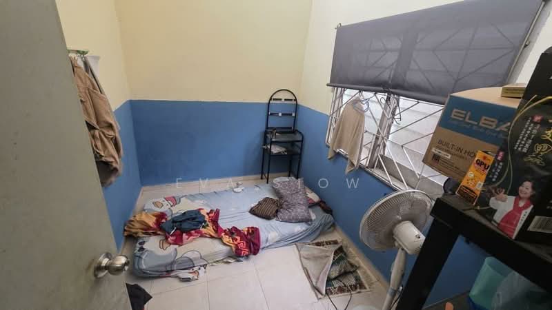 1-storey Terraced House for Sale in Taman Johor (Tampoi) - Eva Siow - Bedroom - PropertyGuru.com.my