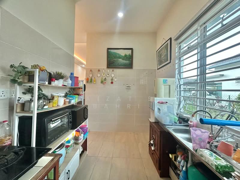 Semi-Detached House for Sale in Telok Panglima Garang (Selangor) - Mohd Aizat Saiful Bahri - Kitchen - PropertyGuru.com.my
