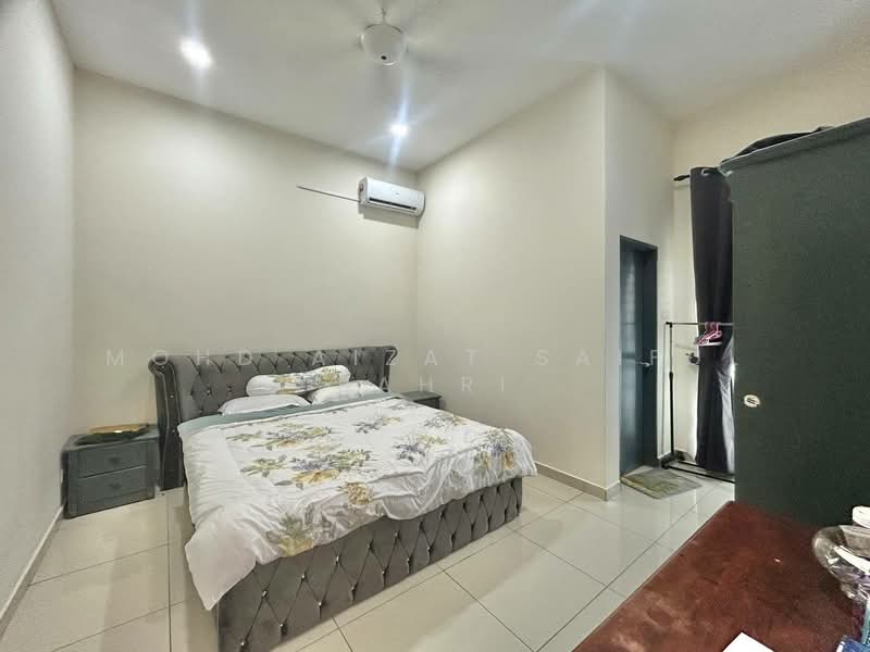 Semi-Detached House for Sale in Telok Panglima Garang (Selangor) - Mohd Aizat Saiful Bahri - Bedroom - PropertyGuru.com.my