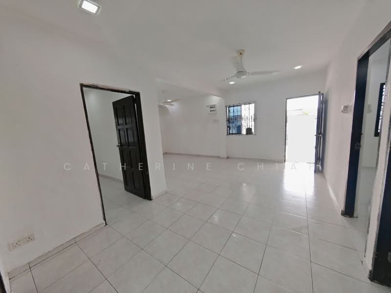 1-storey Terraced House for Rent in Taman Sri Skudai (Skudai) - Catherine Chiah - Living Room - PropertyGuru.com.my
