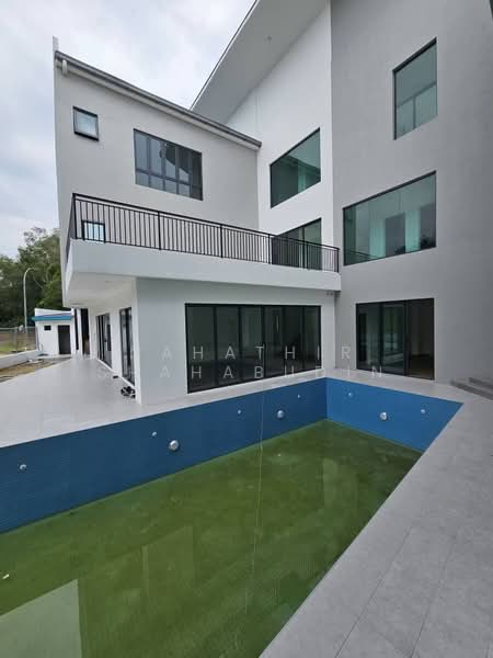 Bungalow for Sale in Bukit Jelutong (Shah Alam) - Nahathir Shahabudin - Exterior - PropertyGuru.com.my