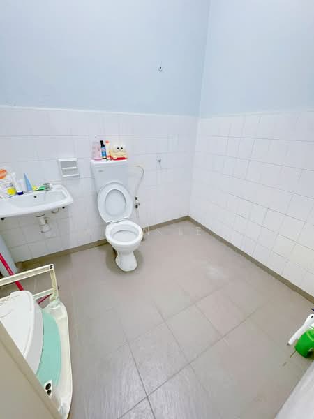 2-storey Terraced House for Sale in Taman Megah Ria (Masai) - Alan Ler - Bathroom - PropertyGuru.com.my