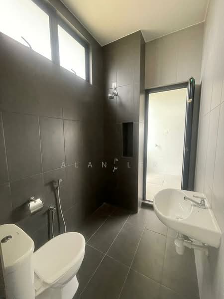 2-storey Terraced House for Sale in Taman Mount Austin (Tebrau) - Alan Ler - Bathroom - PropertyGuru.com.my