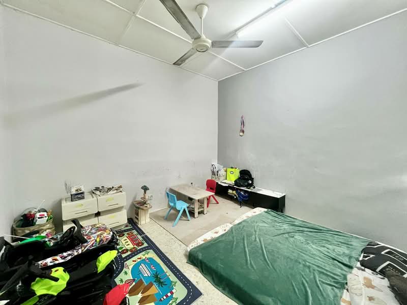 1-storey Terraced House for Sale in Taman Melawati (Ulu Kelang) - Azli Ibrahim - Bedroom - PropertyGuru.com.my