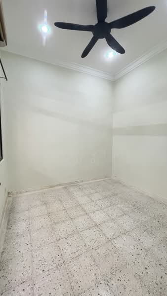 1-storey Terraced House for Rent in Taman Pelangi (Johor Bahru) - Catherine Koo - bedroom  - PropertyGuru.com.my