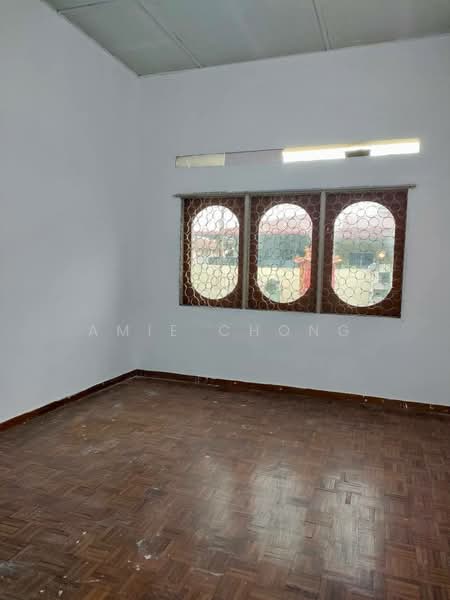 Taman Wah Keong Freehold Single Storey End Lot For Sale untuk Untuk Dijual - RM 310,000, Feb 2026 - Bedroom - PropertyGuru.com.my