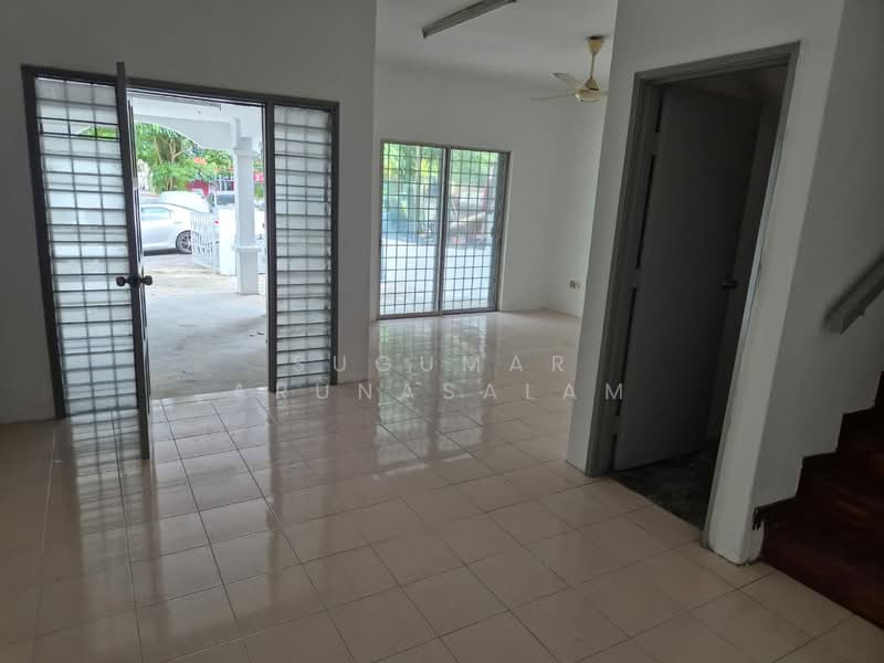 2-storey Terraced House for Sale in Taman Puncak Jalil (Seri Kembangan) - Sugumar Arunasalam - Living Room - PropertyGuru.com.my