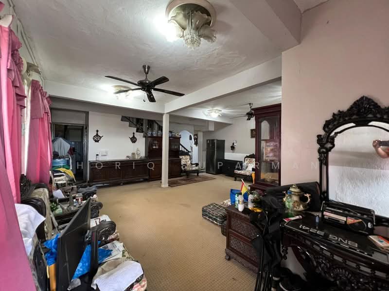 2-storey Terraced House for Sale in Taman Keramat (Ulu Kelang) - Thoriq Suparman - Living Room - PropertyGuru.com.my