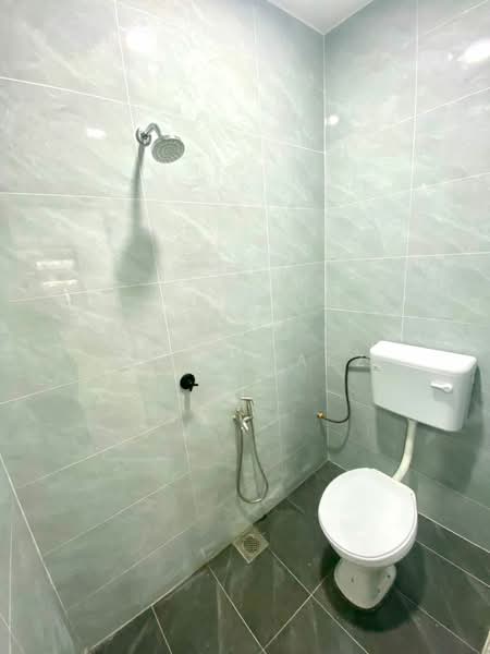 Taman Universiti untuk Untuk Dijual - RM 409,000, Mac 2026 - Bathroom - PropertyGuru.com.my