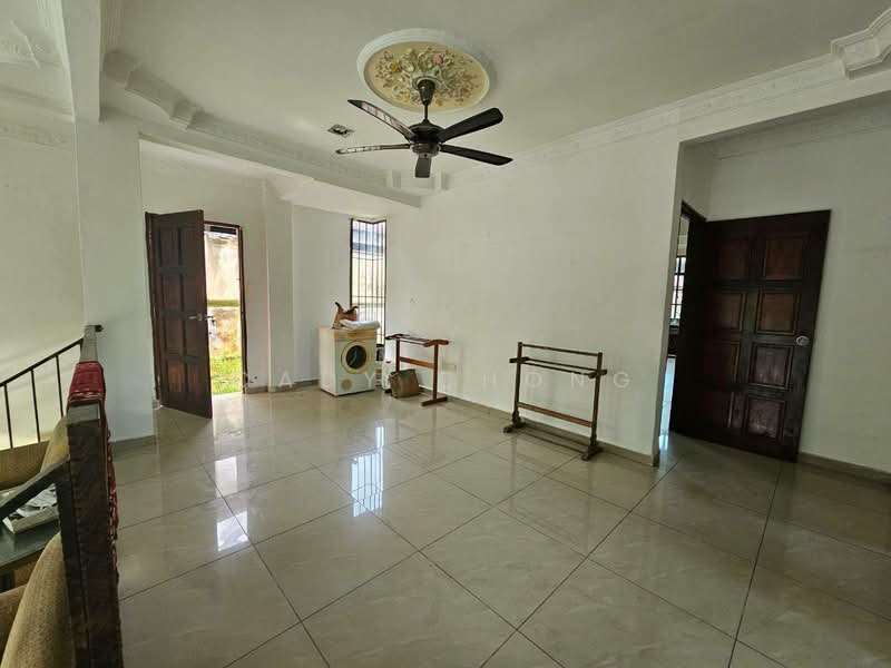 Bungalow for Sale in Taman Bukit Kempas (Tampoi) - Cady Chong - Living Room - PropertyGuru.com.my