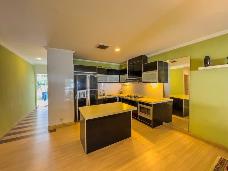Townhouse for Sale in Country Heights (Kajang) - Afiqah . - Kitchen - PropertyGuru.com.my