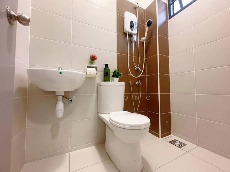 Terraced House for Rent in Bandar Dato Onn (Tebrau) - Ais Wong - Bathroom - PropertyGuru.com.my