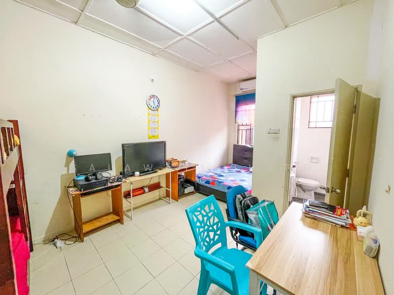 2-storey Terraced House for Sale in Alam Budiman (Shah Alam) - Salawati Busro - Bedroom - PropertyGuru.com.my