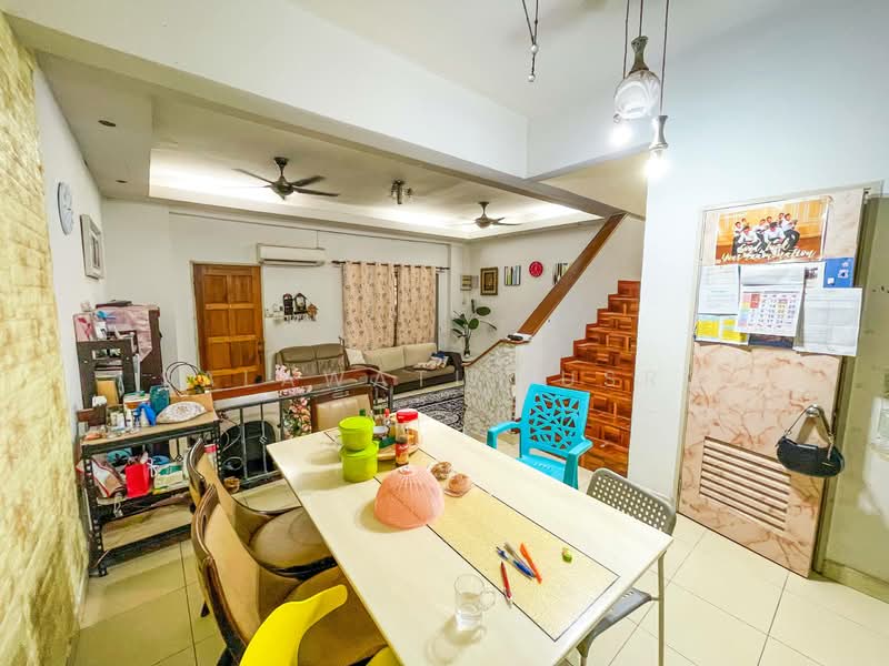 2-storey Terraced House for Sale in Alam Budiman (Shah Alam) - Salawati Busro - Living Room - PropertyGuru.com.my