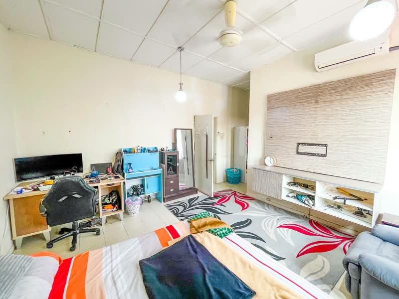 2-storey Terraced House for Sale in Alam Budiman (Shah Alam) - Salawati Busro - Bedroom - PropertyGuru.com.my