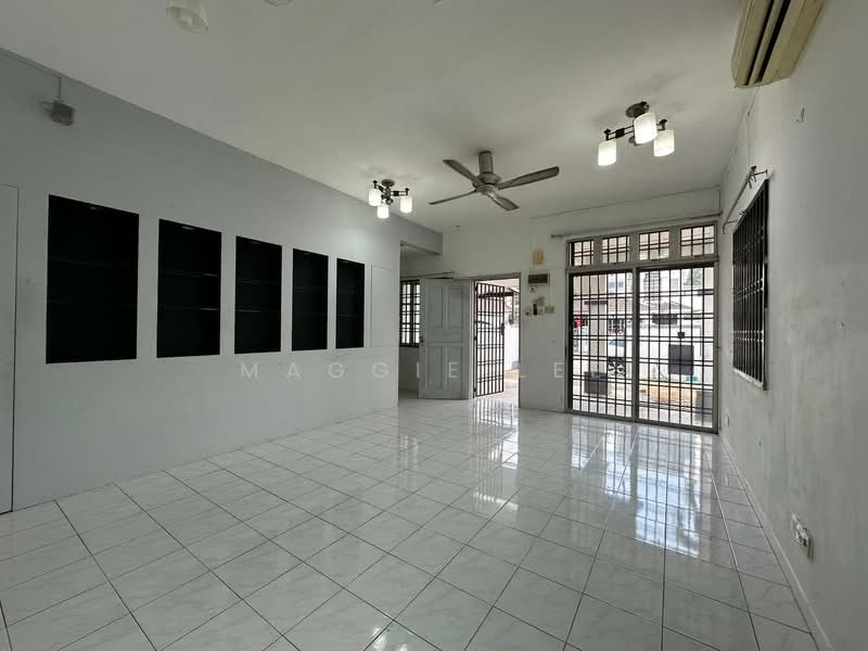 Bukit Indah untuk Untuk Dijual - RM 750,000, Feb 2026 - Living Room - PropertyGuru.com.my