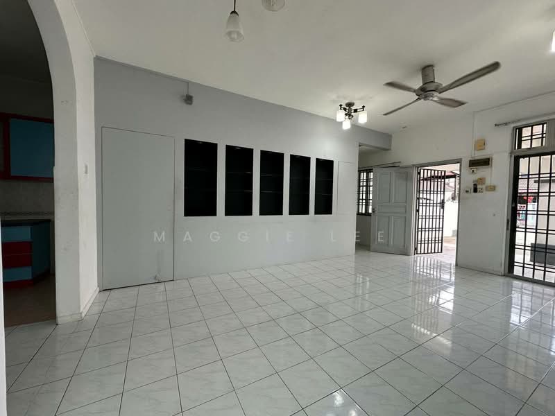 Bukit Indah untuk Untuk Dijual - RM 750,000, Feb 2026 - Living Room - PropertyGuru.com.my