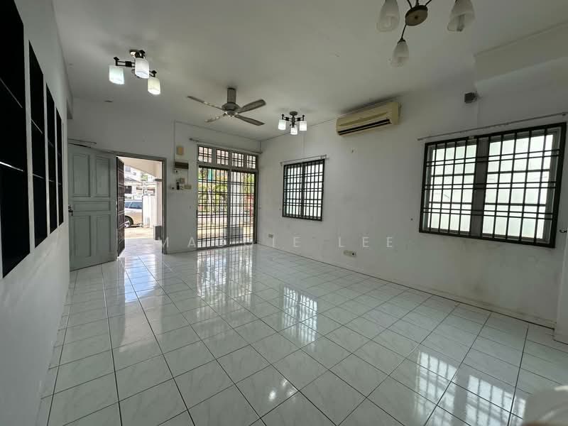 Bukit Indah untuk Untuk Dijual - RM 750,000, Feb 2026 - Living Room - PropertyGuru.com.my