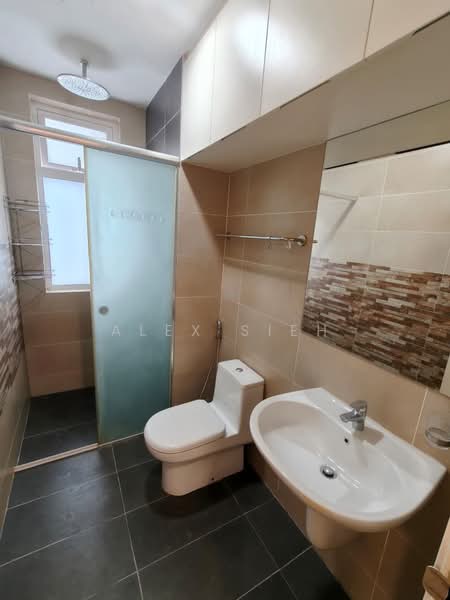 Service Residence for Rent at TriTower Residence @ Johor Bahru Sentral - Alex Sieh - Bathroom - PropertyGuru.com.my