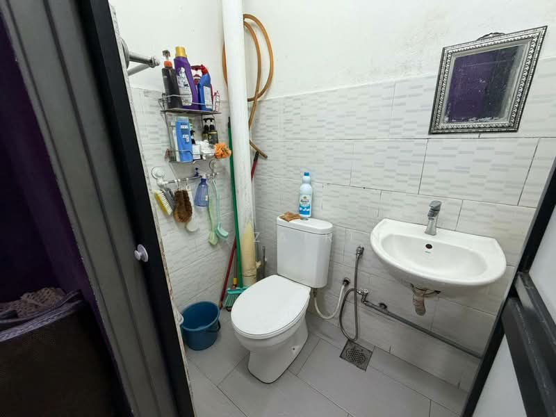 2-storey Terraced House for Sale in Taman Mulia Jaya (Ampang) - M.J Zairin - Bathroom - PropertyGuru.com.my