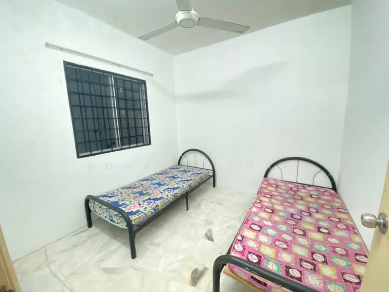 Residensi Warnasari 3 untuk Untuk Disewa - RM 700 /bulan, Mac 2026 - Bedroom - PropertyGuru.com.my