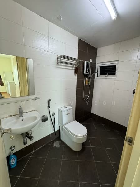 Service Residence for Sale at Saville @ Melawati - William Yeoh - Bathroom - PropertyGuru.com.my
