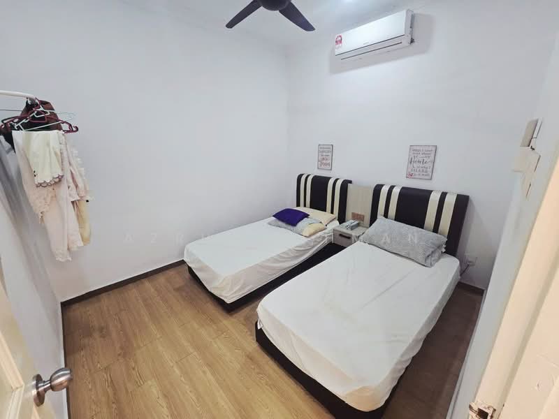 1-storey Terraced House for Sale in Taman Kobena (Senawang) - Azrul Othman - Bedroom - PropertyGuru.com.my