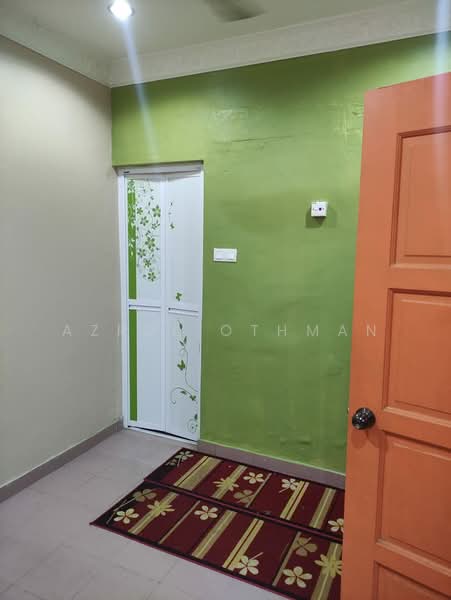 Rumah Teres 1 Tingkat untuk Dijual di Taman Kobena (Senawang) - Azrul Othman - Entrance - PropertyGuru.com.my