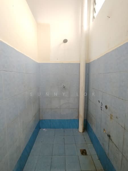 Flat for Sale at Taman Juru - Sunny Lok - Bathroom - PropertyGuru.com.my