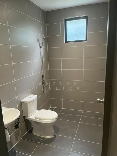 Semi-Detached House for Rent in Dengkil (Selangor) - Maznee Realtor - Bathroom - PropertyGuru.com.my