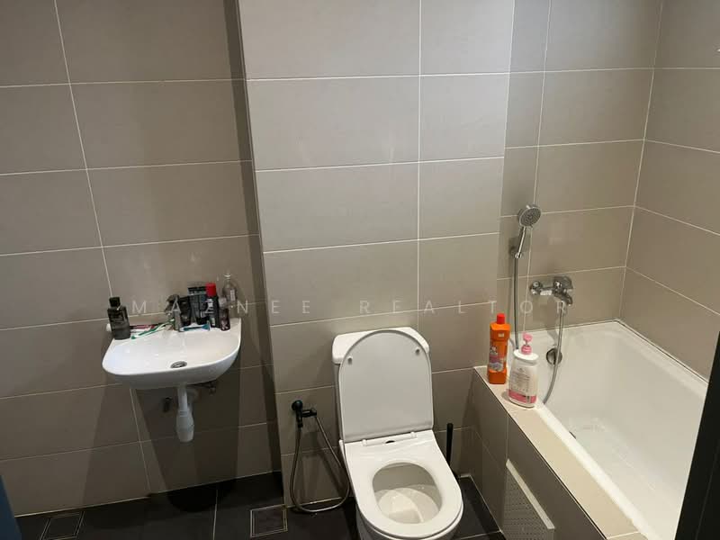 Semi-Detached House for Rent in Dengkil (Selangor) - Maznee Realtor - Bathroom - PropertyGuru.com.my