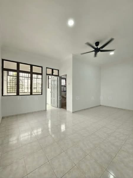 2-storey Terraced House for Sale in Taman Desa Cemerlang (Ulu Tiram) - Han Yong Ang - Living Room - PropertyGuru.com.my